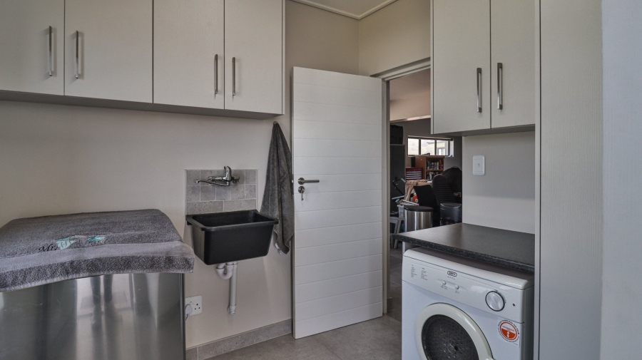 3 Bedroom Property for Sale in Pienaarstrand Western Cape